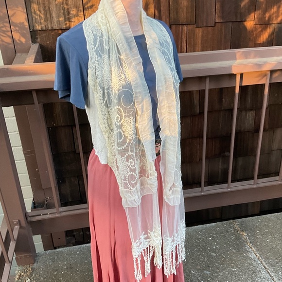 Cream lace Rayon open front  high low hem sleeveless vest like blouse Medium - Picture 2 of 11